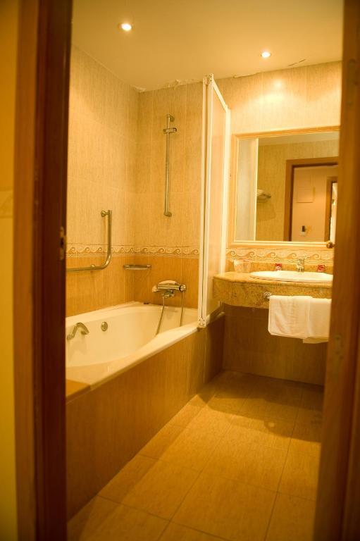 Hotel La Maruxina La Alameda de la Sagra Стая снимка